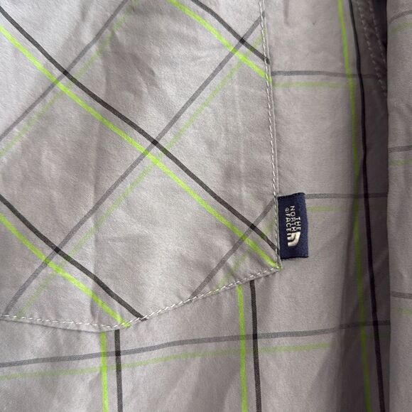 The North Face Gray Plaid Breathable Button-Up Shirt Size L - Picture 2 of 5